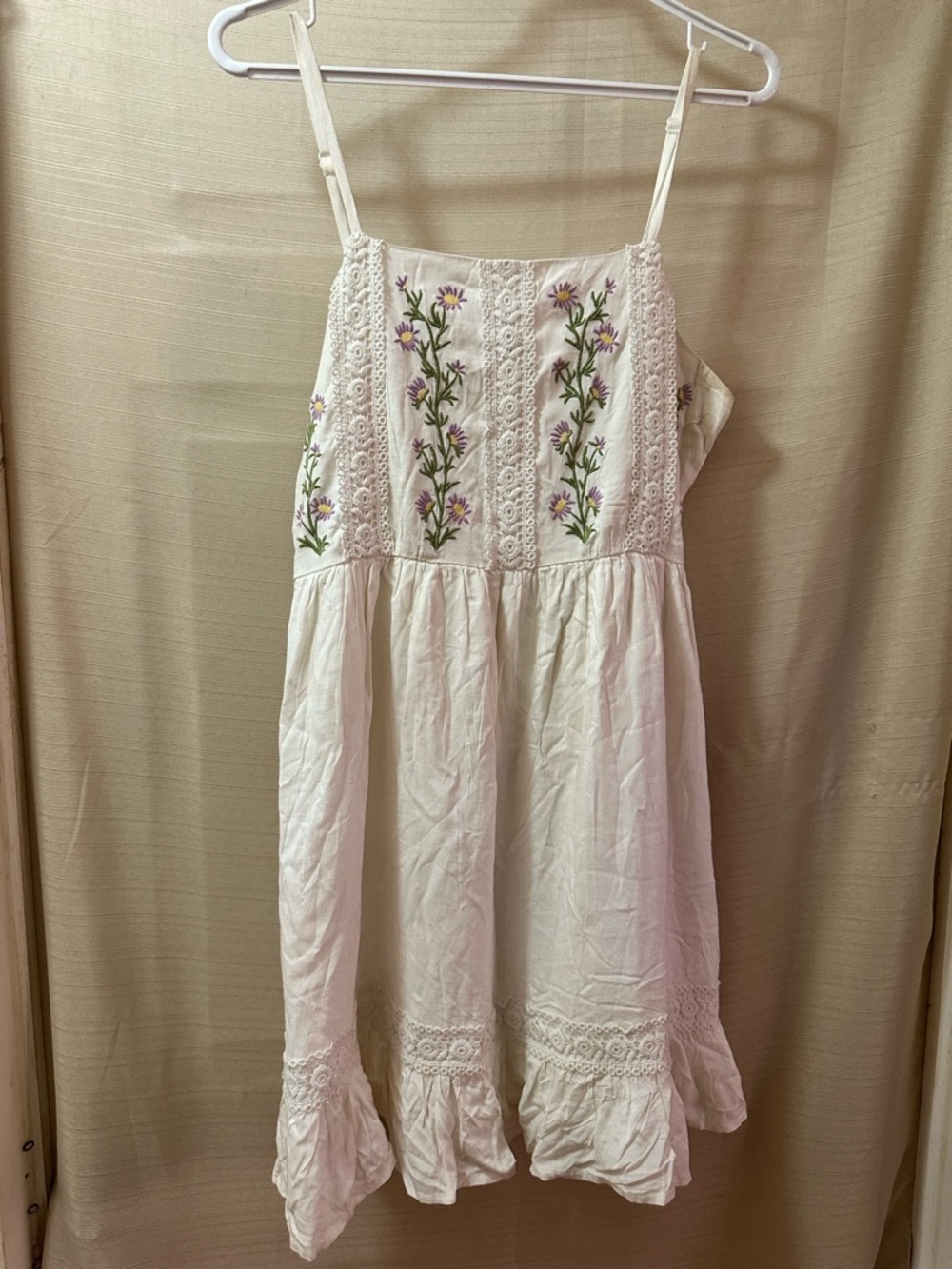 Pattons of Peace Embroidered Floral Boho Midi Dress White Rayon Medium